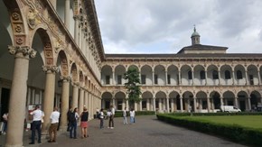 Bild från innergården på Milanos universitet