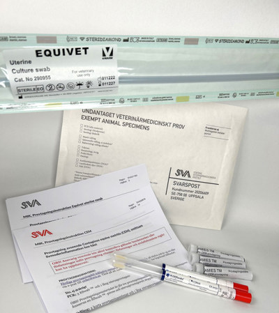 Svarspåse, provtagningsinstruktionen, uterin swab, provtagningspinnar och transportmedium.