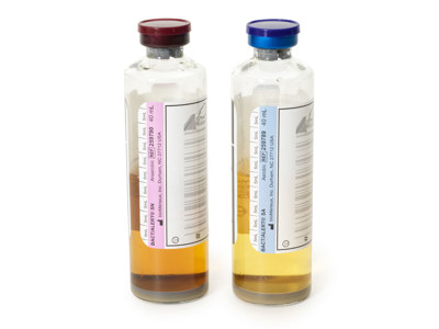 Två flaskor för bakterielösning med lock.