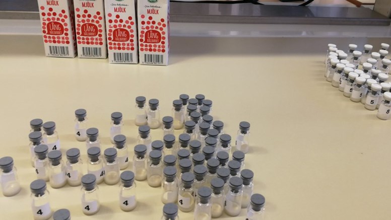 Ampuller med mjölkprover för analys
