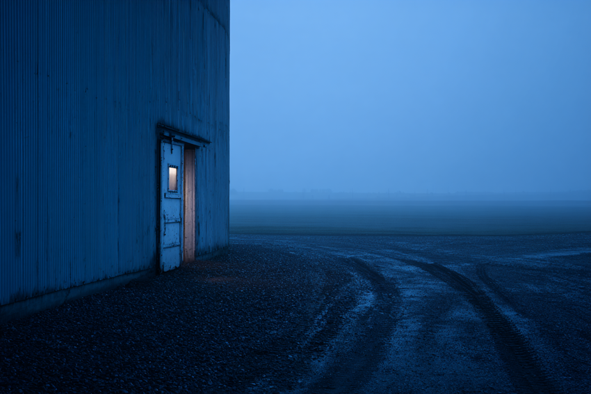 Spannmålsmagasin i kvällsljus